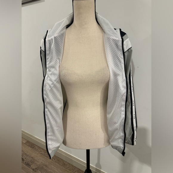 Pink Victoria Secret XS Black and Gray Chevron Lightweight Windbreaker Jacket - Picture 3 of 7